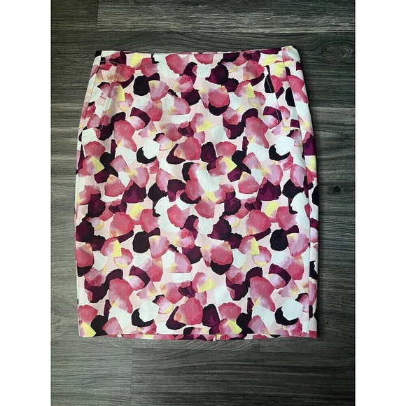 Willow & Thread Essentials Pencil Skirt Pink‎ & White Flower Petal Print Size 6 - Picture 1 of 6